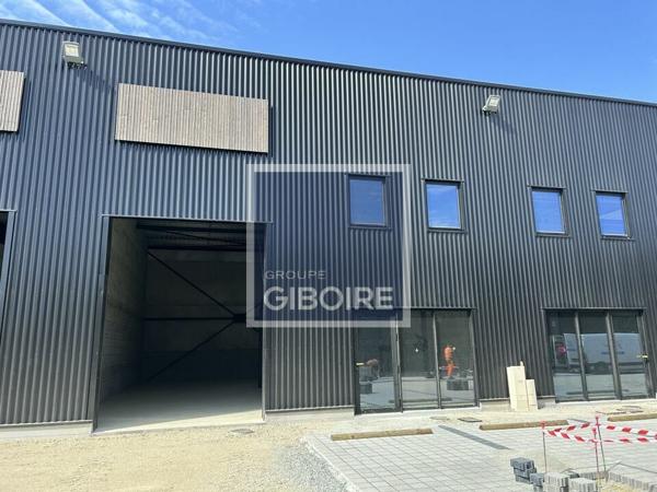 Local d'activites 200 m² à vendre LA MEZIERE (réf : 35.6870)