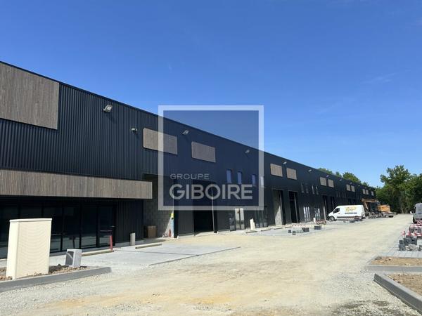 Local d'activites 200 m² à vendre LA MEZIERE (réf : 35.6870)