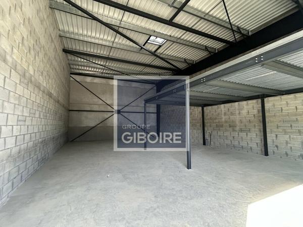 Local d'activites 200 m² à vendre LA MEZIERE (réf : 35.6870)