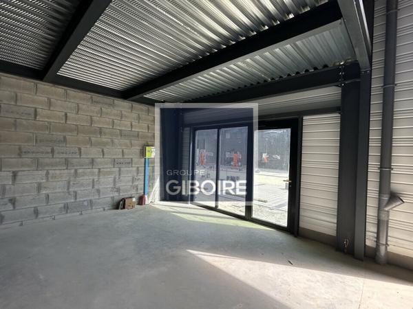 Local d'activites 200 m² à vendre LA MEZIERE (réf : 35.6870)