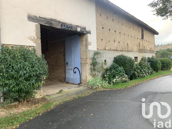 Ferme 8 pièces de 158 m² à Pomeys (69590)