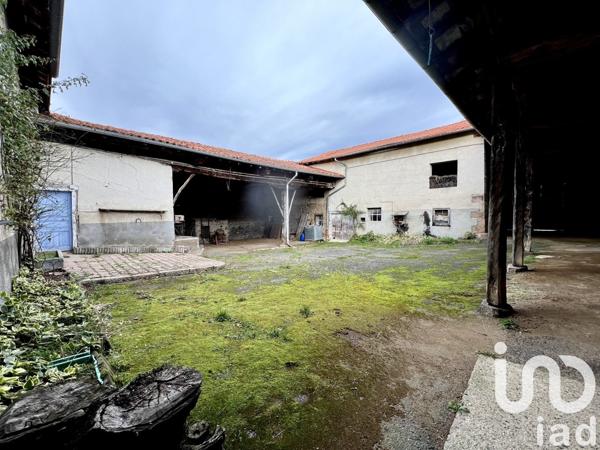 Ferme 8 pièces de 158 m² à Pomeys (69590)