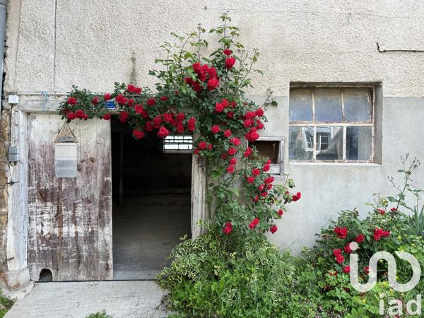 Ferme 8 pièces de 158 m² à Pomeys (69590)