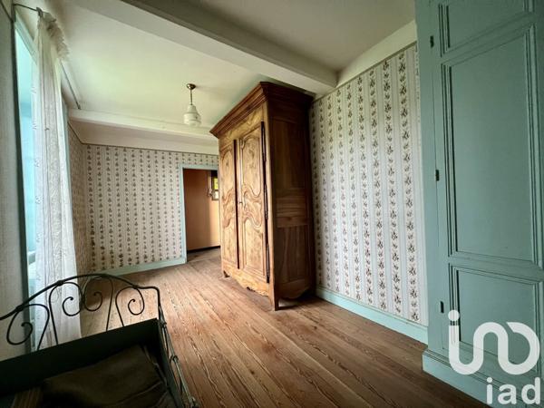 Ferme 8 pièces de 158 m² à Pomeys (69590)