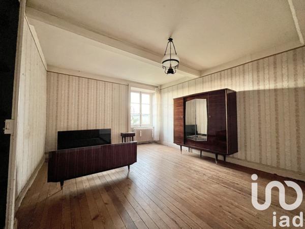 Ferme 8 pièces de 158 m² à Pomeys (69590)