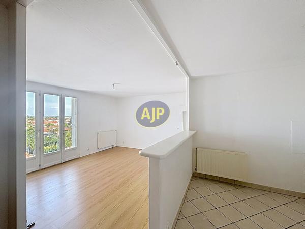 Appartement à louer Rochefort : 3 pièces, 72m² avec 2 chambre(s) à 710€ - AJP Immobilier Rochefort