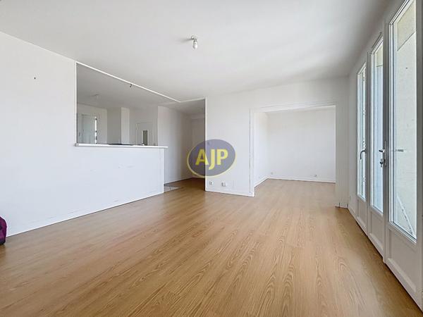 Appartement à louer Rochefort : 3 pièces, 72m² avec 2 chambre(s) à 710€ - AJP Immobilier Rochefort