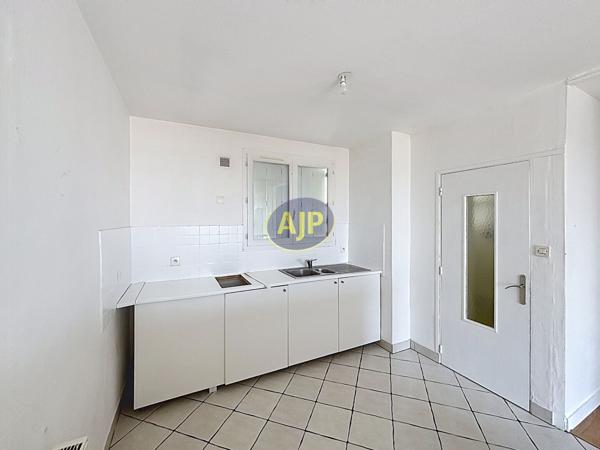 Appartement à louer Rochefort : 3 pièces, 72m² avec 2 chambre(s) à 710€ - AJP Immobilier Rochefort