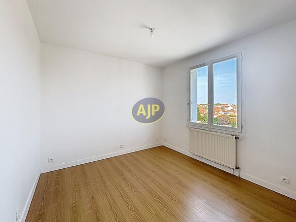 Appartement à louer Rochefort : 3 pièces, 72m² avec 2 chambre(s) à 710€ - AJP Immobilier Rochefort