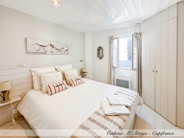 Villa à vendre de 138m2 à Sainte-Marie-de-Ré, 5 pièces, piscine, stationnements