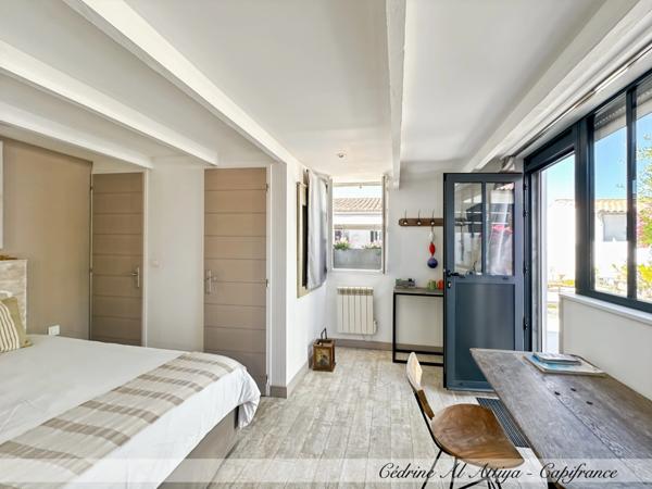 Villa à vendre de 138m2 à Sainte-Marie-de-Ré, 5 pièces, piscine, stationnements