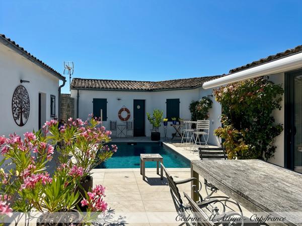 Villa à vendre de 138m2 à Sainte-Marie-de-Ré, 5 pièces, piscine, stationnements