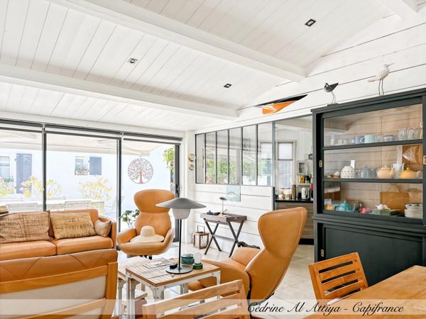 Villa à vendre de 138m2 à Sainte-Marie-de-Ré, 5 pièces, piscine, stationnements