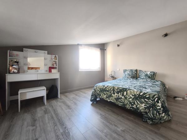 Nébian (34800) Maison de village T4 R+2