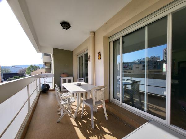 Marseille (13005) APPARTEMENT BOURGEOIS 89M2 AVEC TERRASSE LE CAMAS