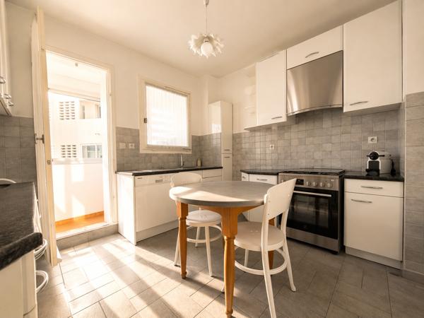 Marseille (13005) APPARTEMENT BOURGEOIS 89M2 AVEC TERRASSE LE CAMAS