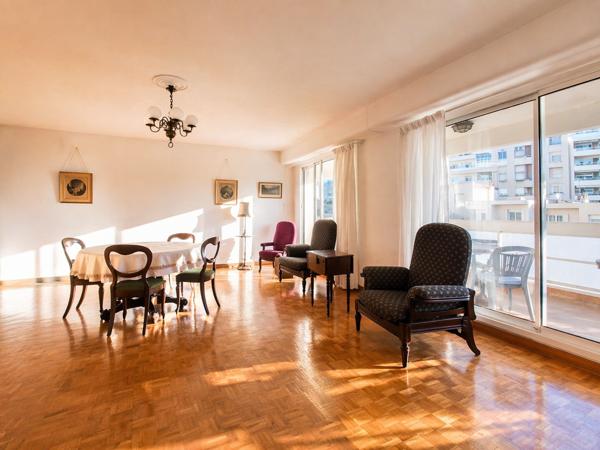 Marseille (13005) APPARTEMENT BOURGEOIS 89M2 AVEC TERRASSE LE CAMAS