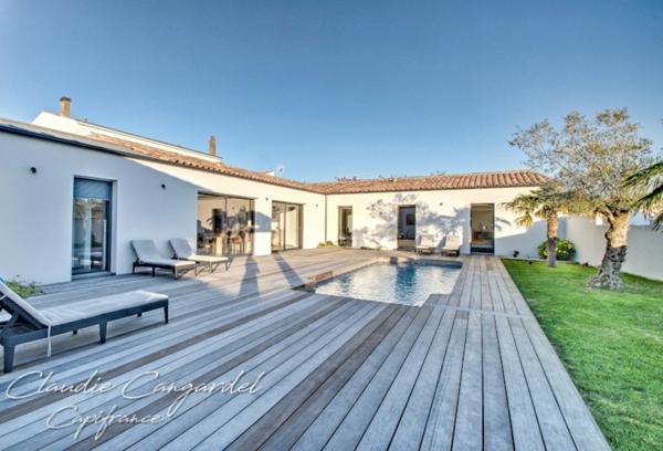 Dpt Charente Maritime (17), à vendre proche de LA ROCHELLE maison P7 de 153,7 m² - Terrain de 568,00 m² - Plain pied