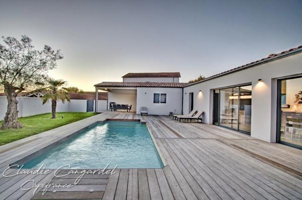 Dpt Charente Maritime (17), à vendre proche de LA ROCHELLE maison P7 de 153,7 m² - Terrain de 568,00 m² - Plain pied