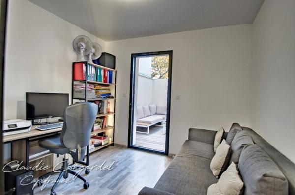 Dpt Charente Maritime (17), à vendre proche de LA ROCHELLE maison P7 de 153,7 m² - Terrain de 568,00 m² - Plain pied