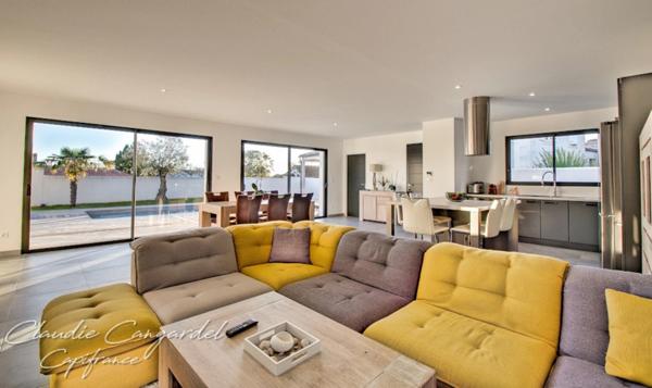 Dpt Charente Maritime (17), à vendre proche de LA ROCHELLE maison P7 de 153,7 m² - Terrain de 568,00 m² - Plain pied