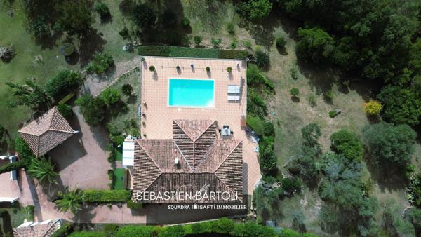 Villa vue montagne avec piscine et 3 dépendances