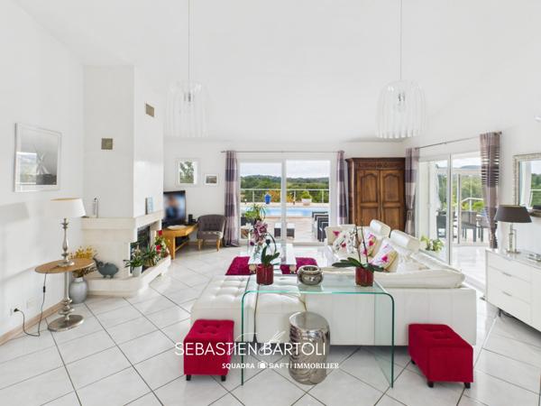 Villa vue montagne avec piscine et 3 dépendances