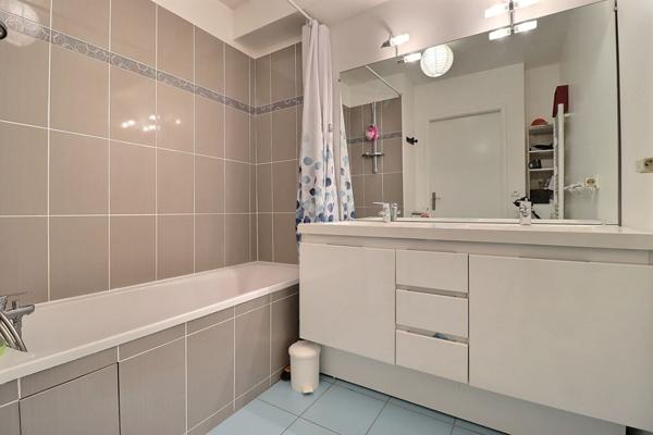 Appartement  67,5 m² au pied du T2 - Résidence Récente - Colombes