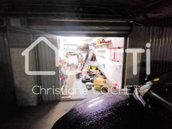 GRAND Garage sous-sol sécurisés, en copropriété, atelier, stockage, véhicules.