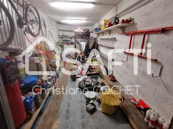 GRAND Garage sous-sol sécurisés, en copropriété, atelier, stockage, véhicules.