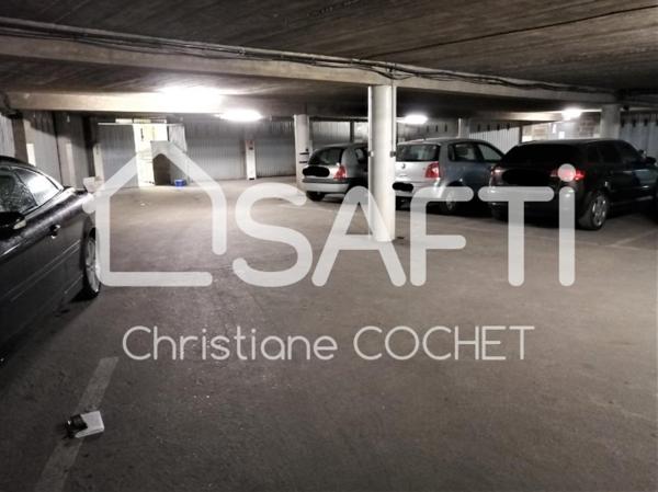 GRAND Garage sous-sol sécurisés, en copropriété, atelier, stockage, véhicules.