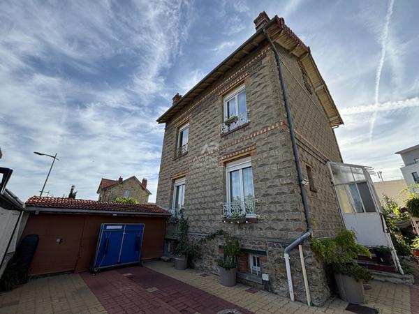 Maison 4 pièces à vendre à Saint-Ouen-l'Aumône - Réf. 14411 367 000 € **  - Référence  11327