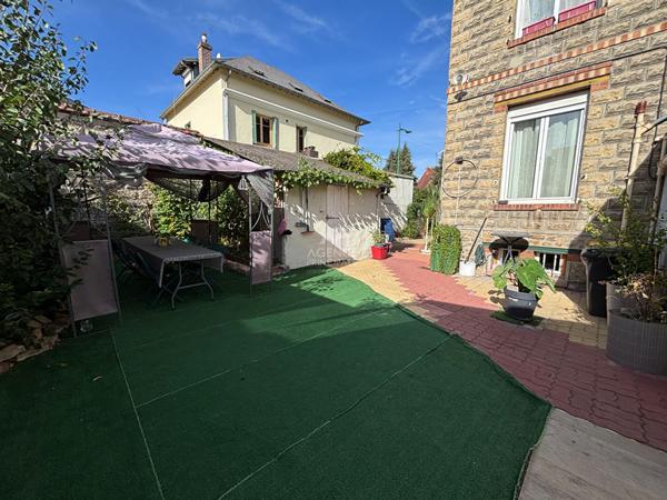 Maison 4 pièces à vendre à Saint-Ouen-l'Aumône - Réf. 14411 367 000 € **  - Référence  11327