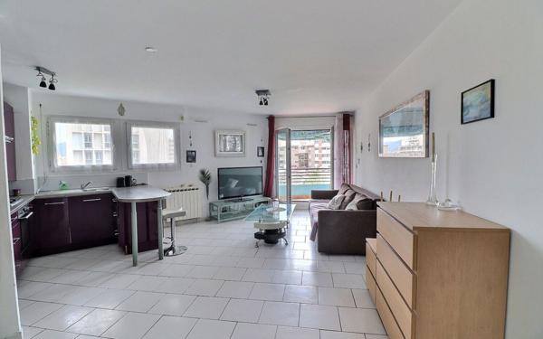 Appartement à vendre    2 pièces • 47 m2 Marseille 6