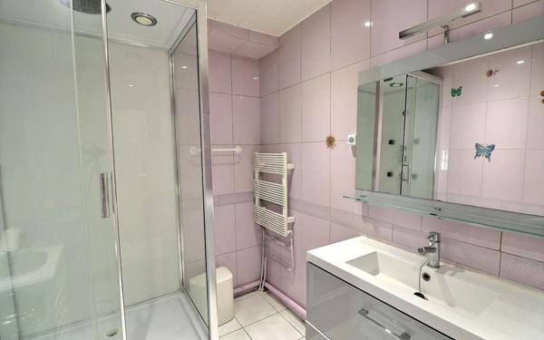 Appartement à vendre    2 pièces • 47 m2 Marseille 6