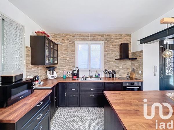 Maison traditionnelle 8 pièces de 152 m² à Saint-Prix (95390)