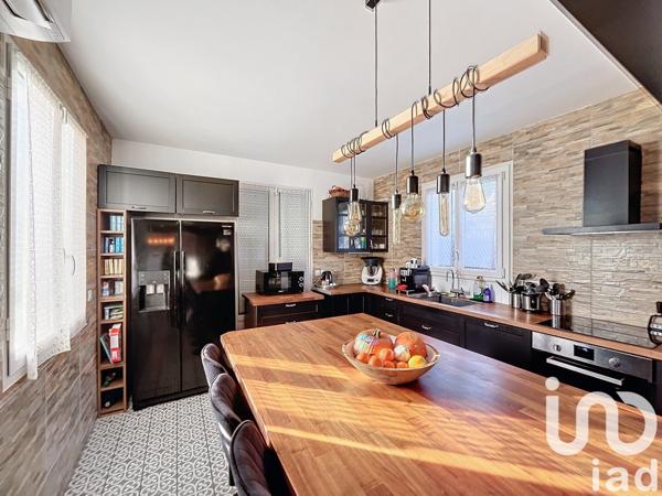 Maison traditionnelle 8 pièces de 152 m² à Saint-Prix (95390)