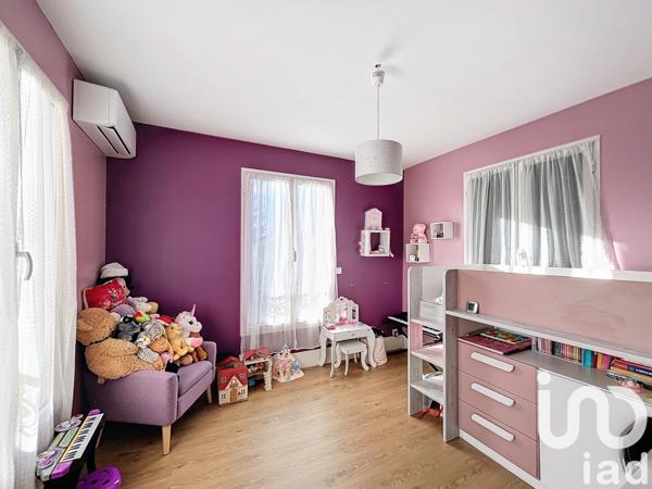 Maison traditionnelle 8 pièces de 152 m² à Saint-Prix (95390)