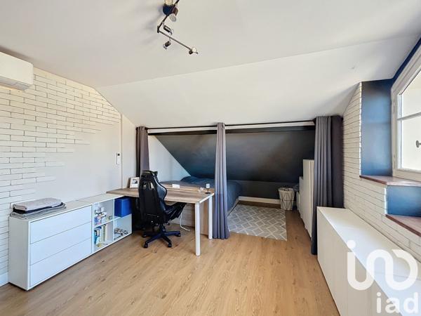 Maison traditionnelle 8 pièces de 152 m² à Saint-Prix (95390)