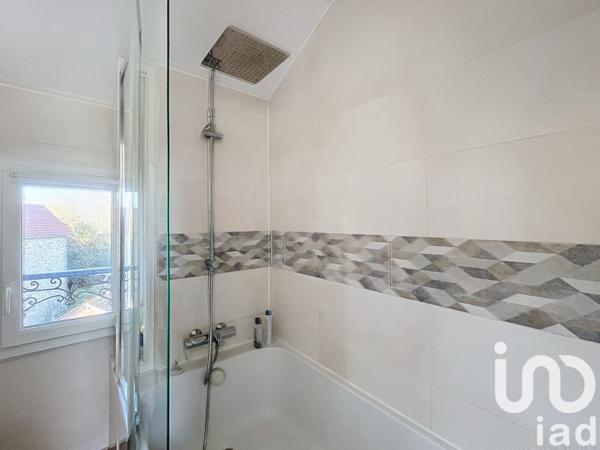 Maison traditionnelle 8 pièces de 152 m² à Saint-Prix (95390)