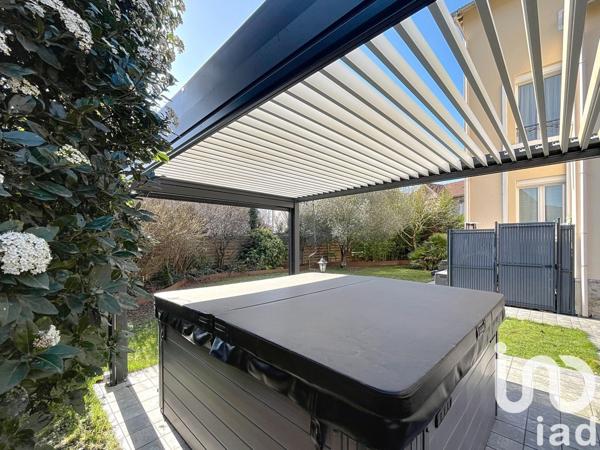 Maison traditionnelle 8 pièces de 152 m² à Saint-Prix (95390)