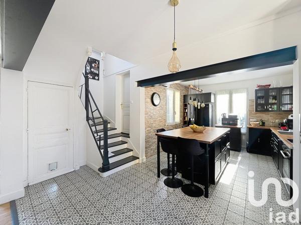 Maison traditionnelle 8 pièces de 152 m² à Saint-Prix (95390)