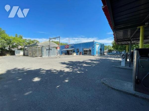 A vendre - Manosque (04) - Alpes de Haute Provence: Dans une zone industrielle, un bâtiment d'e...