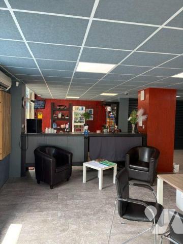 A vendre - Manosque (04) - Alpes de Haute Provence: Dans une zone industrielle, un bâtiment d'e...