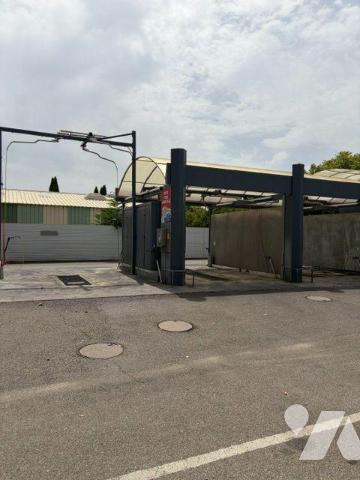 A vendre - Manosque (04) - Alpes de Haute Provence: Dans une zone industrielle, un bâtiment d'e...