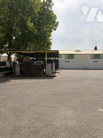A vendre - Manosque (04) - Alpes de Haute Provence: Dans une zone industrielle, un bâtiment d'e...