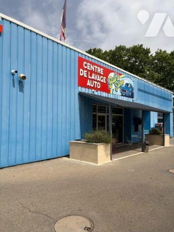 A vendre - Manosque (04) - Alpes de Haute Provence: Dans une zone industrielle, un bâtiment d'e...