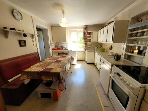 Soultzeren (68140) Grande maison familiale 220 m² sur 15 ares de terrain traversé par un ruisseau.