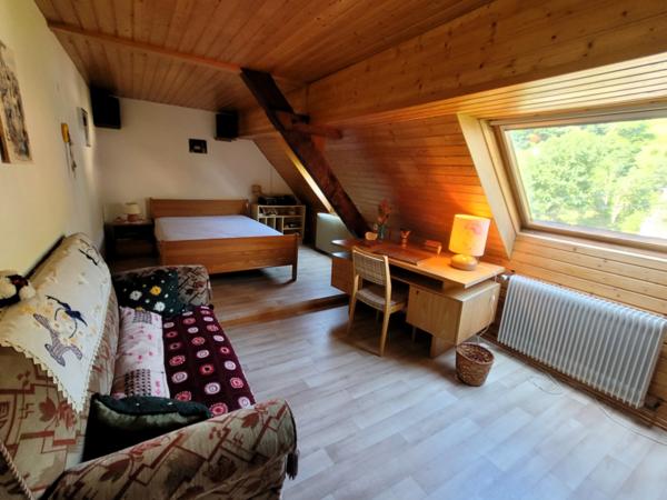 Soultzeren (68140) Grande maison familiale 220 m² sur 15 ares de terrain traversé par un ruisseau.