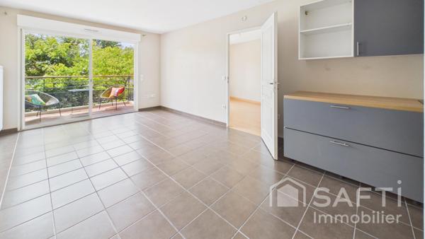 Très bel appartement Une chambre, avec balcon parking et ascenseur.